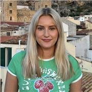 Tutor of 7 years (100% success pass rate) offering engaging English and Sociology lessons to all ages and levels